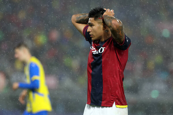 Болонья, Италия 18.09.2024: Сантьяго Кастро из Болоньи во время Лиги чемпионов УЕФА 2024 / 2025, день 1, футбольный матч ФК "Болонья" 1909 - "Шахтер" Донецк на стадионе "Ренато Дал 'Ара" в Болонье, сентябрь 2024.