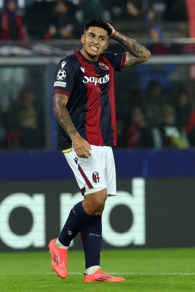 Болонья, Италия 18.09.2024: Сантьяго Кастро из Болоньи во время Лиги чемпионов УЕФА 2024 / 2025, день 1, футбольный матч ФК "Болонья" 1909 - "Шахтер" Донецк на стадионе "Ренато Дал 'Ара" в Болонье, сентябрь 2024.