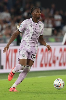 Roma, İtalya 22,09.2024: İtalya Futbol Şampiyonası sırasında Udinese 'li Kingsley Ehizibue Serie A Enilive 2024-2025 Roma-Udinese Calcio maçında Roma' daki Stadio Olimpico 'da AS Roma - Udinese Calcio karşılaşması.