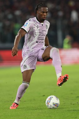 Roma, İtalya 22,09.2024: İtalya Futbol Şampiyonası sırasında Udinese 'li Kingsley Ehizibue Serie A Enilive 2024-2025 Roma-Udinese Calcio maçında Roma' daki Stadio Olimpico 'da AS Roma - Udinese Calcio karşılaşması.