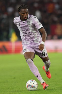 Roma, İtalya 22,09.2024: İtalya Futbol Şampiyonası sırasında Udinese 'li Kingsley Ehizibue Serie A Enilive 2024-2025 Roma-Udinese Calcio maçında Roma' daki Stadio Olimpico 'da AS Roma - Udinese Calcio karşılaşması.