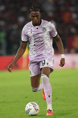 Roma, İtalya 22,09.2024: İtalya Futbol Şampiyonası sırasında Udinese 'li Kingsley Ehizibue Serie A Enilive 2024-2025 Roma-Udinese Calcio maçında Roma' daki Stadio Olimpico 'da AS Roma - Udinese Calcio karşılaşması.
