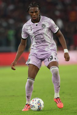 Roma, İtalya 22,09.2024: İtalya Futbol Şampiyonası sırasında Udinese 'li Kingsley Ehizibue Serie A Enilive 2024-2025 Roma-Udinese Calcio maçında Roma' daki Stadio Olimpico 'da AS Roma - Udinese Calcio karşılaşması.