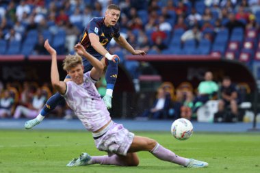 Roma, İtalya 22,09.2024: Roma 'dan Artem Dovbyk golü attı ve İtalya futbol şampiyonası Serie A Enilive 2024-2025 maçında Roma' daki Stadio Olimpico 'da AS Roma-Udinese Calcio maçında takımla birlikte kutladı..