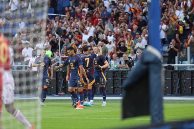 Roma, İtalya 22,09.2024: Roma 'dan Artem Dovbyk golü attı ve İtalya futbol şampiyonası Serie A Enilive 2024-2025 maçında Roma' daki Stadio Olimpico 'da AS Roma-Udinese Calcio maçında takımla birlikte kutladı..