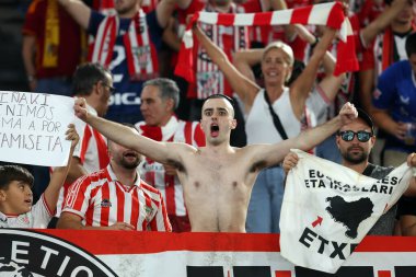 Roma, İtalya 26.9.2024: UEFA Avrupa Ligi 2024-2025 1. gününde Atletizm Kulübü Bilbao 'nun taraftarları, Roma' daki Olimpiyat Stadyumu 'nda AS Romanlar ve Athletic Club Bilbao arasında oynanan futbol karşılaşması sırasında kürsüde..