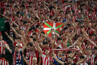 Roma, İtalya 26.9.2024: UEFA Avrupa Ligi 2024-2025 1. gününde Atletizm Kulübü Bilbao 'nun taraftarları, Roma' daki Olimpiyat Stadyumu 'nda AS Romanlar ve Athletic Club Bilbao arasında oynanan futbol karşılaşması sırasında kürsüde..
