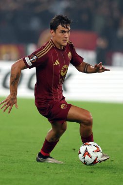 Roma, İtalya 26.9.2024: UEFA Avrupa Ligi 2024-2025 gününde Roman Paulo Dybala, Roma 'daki Olimpiyat Stadyumu' nda AS Romanlar ve Athletic Club Bilbao arasındaki futbol karşılaşması.