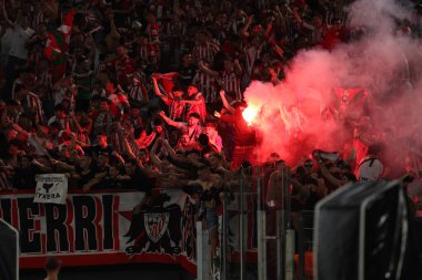 Roma, İtalya 26.9.2024: Atletik Bilbao taraftarları bu golü UEFA Avrupa Ligi 2024-2025 birinci gününde, AS Romanlar ve Athletic Club Bilbao arasında Roma Olimpiyat Stadyumu 'nda oynanan futbol karşılaşmasında kutladılar..