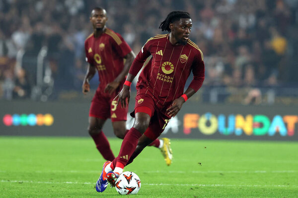 Рим, Италия 26.9.2024: Ману Коне из Рима во время первого дня Лиги Европы УЕФА 2024-2025, футбольный матч между ФК "Рома" и "Бильбао" на Олимпийском стадионе в Риме.