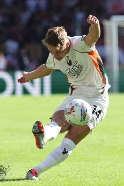 Roma, İtalya 29.09.2024: İtalya Futbol Şampiyonası sırasında Nicola Caviglia Serie A Enilive 2024-2025 maçında AS Roman-Venezia FC ile 29 Eylül 2024 'te Roma' daki Stadio Olimpico 'da karşılaştı..