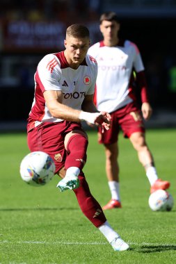 Roma, İtalya 29.09.2024: İtalyan futbol şampiyonası Serie A Enilive 2024-2025 karşılaşmasından önce Roma 'dan Artem Dovbyk 29 Eylül 2024' te Roma 'daki Stadio Olimpico' da AS Roman-Venezia FC karşılaşmasında ısındı..