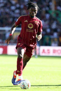 Roma, İtalya 29.09.2024: İtalyan futbol şampiyonası sırasında Roma 'dan Manu Kone (Serie A Enilive 2024-2025), 29 Eylül 2024' te Roma 'daki Stadio Olimpico' da AS Roma-Venezia FC karşılaşması yaptı..