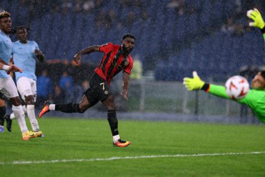 Roma, İtalya 03.10.2024: Jeremie Boga Uefa Avrupa Ligi 2024-2025, 2. gün, SS Lazio ve Ogc Nice arasında Roma Olimpiyat Stadyumu 'nda oynanan futbol karşılaşmasında golü attı ve takımla birlikte kutladı..