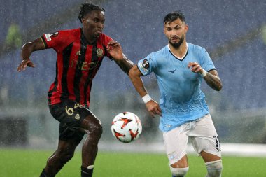 Roma, İtalya 03.10.2024: Uefa Avrupa Ligi 2024-2025 gününde Nice 'li Moise Bombito, Lazio Taty Castellanos, Roma' daki Olimpiyat Stadyumu 'nda SS Lazio' ya karşı Ogc Nice arasındaki futbol karşılaşması.