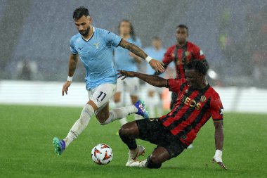 Roma, İtalya 03.10.2024: Lazio 'dan Taty Castellanos, Uefa Avrupa Ligi 2024-2025 gününde Nice' ten Youssouf Ndayishimiye, Roma 'daki Olimpiyat Stadyumu' nda SS Lazio 'ya karşı Ogc Nice arasındaki futbol karşılaşması.