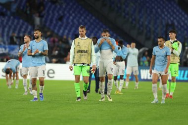 Roma, İtalya 03.10.2024: Lazio oyuncuları Uefa Avrupa Ligi 2024-2025, 2. gün, SS Lazio ile Ogc Nice arasındaki futbol karşılaşmasının zaferini Roma Olimpiyat Stadyumu 'nda kutladılar..