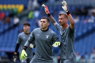 Roma, İtalya 6.10.2024: Lazio 'lu Christos Mandas, Lazio' lu Ivan Provedel İtalya futbol şampiyonası sırasında Serie A Enilive 2024-2025 karşılaşmasında SS Lazio Empoli FC ile 6 Ekim 2024 'te Roma' daki Stadio Olimpico 'da karşılaşacak..