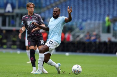 Roma, İtalya 6.10.2024: Empoli 'den Jacopo Fazzini, İtalya futbol şampiyonluğu sırasında Lazio' dan Nuno Tavares Serie A Enilive 2024-2025 karşılaşmasında SS Lazio - Empoli FC.