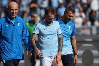 Roma, İtalya 6.10.2024: Lazio 'dan Manuel Lazzari İtalyan futbol şampiyonası Serie A Enilive 2024-2025 karşılaşmasında yaralandı..