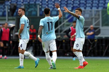 Roma, İtalya 6.10.2024: Lazio 'lu Mattia Zaccagni 6 Ekim 2024' te Roma 'daki Stadio Olimpico' da oynanan SS Lazio-Empoli maçında golü attı ve İtalya Futbol Şampiyonası 'nda takımla birlikte kutladı..