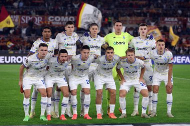 Roma, İtalya 24.10.2024: Dinamo Kiev takımı Uefa Avrupa Ligi 2024-2025, 3. gün, Roma 'daki Olimpiyat Stadyumu' nda AS Roman ve Dinamo Kiev arasında oynanan futbol karşılaşması öncesinde sıraya girdi..