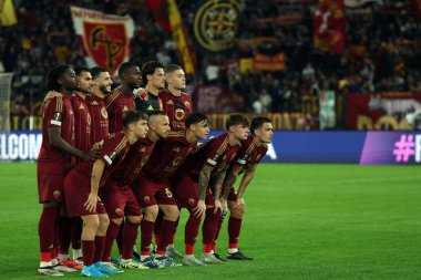 Roma, İtalya 24.10.2024: AS Roman takımı Uefa Avrupa Ligi 2024-2025, 3. gün, Roma 'daki Olimpiyat Stadyumu' nda AS Roman ve Dinamo Kiev arasında oynanan futbol karşılaşması öncesinde sıraya girdi.