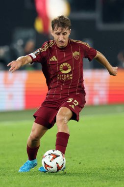 Roma, İtalya 24.10.2024: Uefa Avrupa Ligi 2024-2025, 3. gün Roma 'daki Olimpiyat Stadyumu' nda AS Roman ve Dinamo Kiev arasındaki futbol karşılaşması sırasında Romanlardan Tommaso Baldanzi.