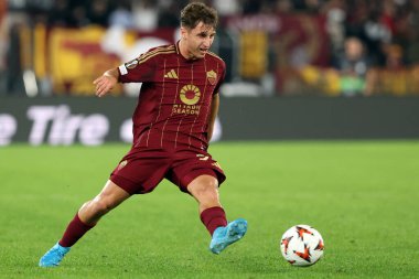 Roma, İtalya 24.10.2024: Uefa Avrupa Ligi 2024-2025, 3. gün Roma 'daki Olimpiyat Stadyumu' nda AS Roman ve Dinamo Kiev arasındaki futbol karşılaşması sırasında Romanlardan Tommaso Baldanzi.