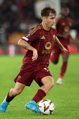 Roma, İtalya 24.10.2024: Uefa Avrupa Ligi 2024-2025, 3. gün Roma 'daki Olimpiyat Stadyumu' nda AS Roman ve Dinamo Kiev arasındaki futbol karşılaşması sırasında Romanlardan Tommaso Baldanzi.