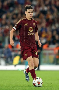 Roma, İtalya 24.10.2024: Uefa Avrupa Ligi 2024-2025, 3. gün, Roma 'daki Olimpiyat Stadyumu' nda AS Roman ve Dinamo Kiev arasında oynanan futbol karşılaşması sırasında Romanlardan Niccolo Pisilli.