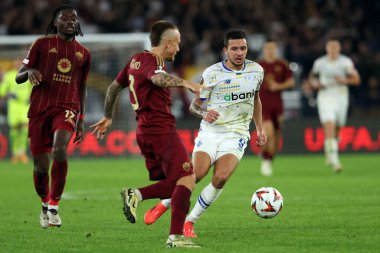 Roma, İtalya 24.10.2024: Roman Angelino, Dinamo Kiev 'li Nazar Voloshyn, Uefa Avrupa Ligi 2024-2025, 3. gün, Roma' daki Olimpiyat Stadyumu 'nda AS Roman Dinamo Kiev' e karşı oynanan futbol karşılaşması..