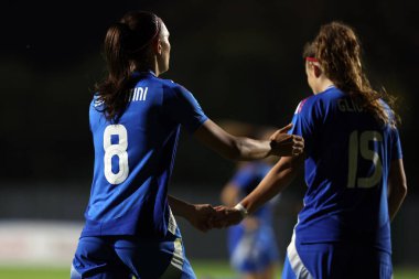 Roma, İtalya 25.10.2024: İtalya 'dan Agnese Bonfantini, İtalya' dan Benedetta Glionna, İtalya ile Malta arasında 25 Ekim 2024 'te İtalya' nın başkenti Roma 'da oynanan Stadyum Tre Fontane' de oynanan Uluslararası Arkadaş Canlısı Kadın maçı sırasında