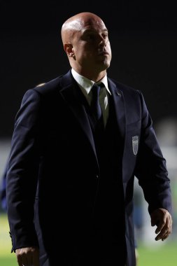 Roma, İtalya 25.10.2024: İtalya 'nın Andrea Soncin teknik direktörü 25 Ekim 2024 tarihinde İtalya' nın başkenti Roma 'da oynanan Stadio Tre Fontane' de oynanan Uluslararası Dost Kadın Maçı sırasında İtalya 'nın En İyi Kadın Koçu