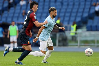 Roma, İtalya 27.10.2024: Genoa 'dan Johan Vasquez, Lazio' dan Taty Castellanos İtalyan futbol şampiyonası Serie A Enilive 2024-2025 karşılaşmasında SS Lazio - Genoa FC maçı 27 Ekim 2024 'de Roma' daki Stadio Olimpico 'da yapıldı..