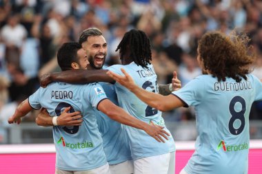 Roma, İtalya 27.10.2024: Lazio 'lu Taty Castellanos, Lazio' lu Loum Tchaouna, Lazio 'lu Pedro gol attı ve İtalya futbol şampiyonası Serie A Enilive 2024-2025 karşılaşmasında takımla birlikte kutlama yaptı.
