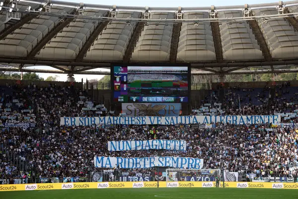 Roma, İtalya 27.10.2024: Tembel pankartı 27 Ekim 2024 'te Roma' daki Stadio Olimpico 'da oynanan SS Lazio - Genoa FC karşılaşmasında İtalyan futbolcu Adamo Dionisi' yi hatırlayın..