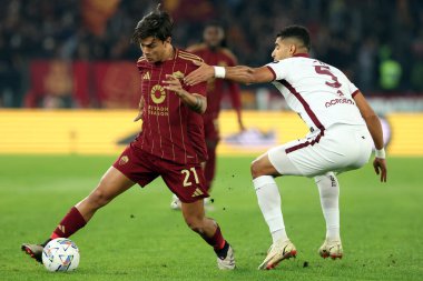 Roma, İtalya 31.10.2024: Romanyalı Paulo Dybala, İtalyan futbol şampiyonası sırasında Torino 'lu Adam Masina Serie A Enilive 2024-2025 Roma-Torino Fc maçında 31 Ekim 2024' de Roma 'daki Stadio Olimpico' da AS Roma-Torino Fc karşılaşması.