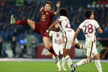 Roma, İtalya 31.10.2024: İtalyan futbolcu Saul Coco Torino 'dan Niccolo Pisilli İtalya futbol şampiyonasında Serie A Enilive 2024-2025 Roma-Torino Fc' ye karşı 31 Ekim 2024 'te Roma' da Stadio Olimpico 'da oynanan karşılaşma..