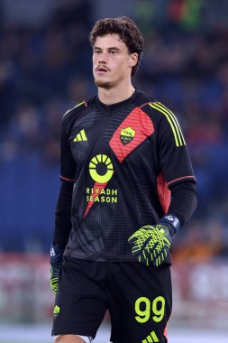 Roma, İtalya 31.10.2024: İtalya futbol şampiyonluğu sırasında Mile Svilar of Roman Serie A Enilive 2024-2025 maçında AS Romanlar Torino Fc 'ye karşı 31 Ekim 2024' te Roma 'da Stadio Olimpico' da oynanan karşılaşma.