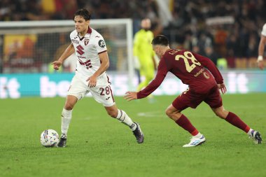 Roma, İtalya 31.10.2024: Torino 'dan Samuele Ricci, İtalya futbol şampiyonluğu sırasında Roma' dan Enzo Le Fee Serie A Enilive 2024-2025 maçında AS Roma 'dan Torino Fc' ye karşı 31 Ekim 2024 'te Roma' da Stadio Olimpico 'da oynanan karşılaşma.