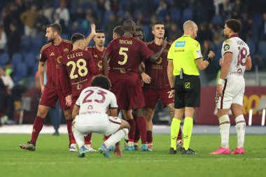 Roma, İtalya 31.10.2024: Roma futbolcuları 31 Ekim 2024 'te Roma' daki Stadio Olimpico 'da AS Romanlar Torino Fc' ye karşı oynanan 2024-2025 sezonunun sonunda zaferi kutladılar..