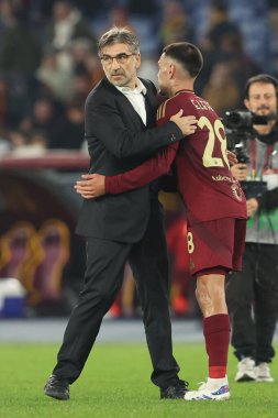 Roma, İtalya 31.10.2024: İvan Juriç Roman Teknik Direktörü Enzo Le Fee, 31 Ekim 2024 'te Roma' daki Stadio Olimpico 'da oynanan İtalya futbol şampiyonası Serie A Enilive 2024-2025 maçında zaferi kutladı..
