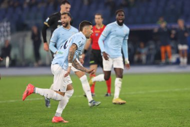 Roma, İtalya 4.11.2024: Lazio 'dan Mattia Zaccagni gol cezası aldı ve İtalya futbol şampiyonası Serie A Enilive 2024-2025 karşılaşmasında takımla birlikte kutladı: SS Lazio - Cagliari Calcio maçı 4 Kasım 2024' te Roma 'da Stadio Olimpico' da.