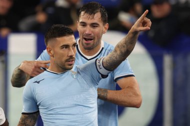 Roma, İtalya 4.11.2024: Lazio 'dan Mattia Zaccagni gol cezası aldı ve İtalya futbol şampiyonası Serie A Enilive 2024-2025 karşılaşmasında takımla birlikte kutladı: SS Lazio - Cagliari Calcio maçı 4 Kasım 2024' te Roma 'da Stadio Olimpico' da.