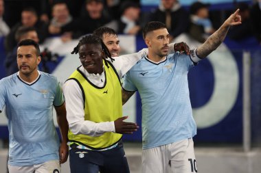 Roma, İtalya 4.11.2024: Lazio 'dan Mattia Zaccagni gol cezası aldı ve İtalya futbol şampiyonası Serie A Enilive 2024-2025 karşılaşmasında takımla birlikte kutladı: SS Lazio - Cagliari Calcio maçı 4 Kasım 2024' te Roma 'da Stadio Olimpico' da.