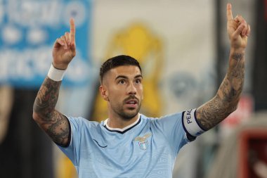 Roma, İtalya 4.11.2024: Lazio 'dan Mattia Zaccagni gol cezası aldı ve İtalya futbol şampiyonası Serie A Enilive 2024-2025 karşılaşmasında takımla birlikte kutladı: SS Lazio - Cagliari Calcio maçı 4 Kasım 2024' te Roma 'da Stadio Olimpico' da.