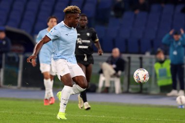 Roma, İtalya 4.11.2024: Lazio 'lu Fisayo Dele-Bashiru İtalya Futbol Şampiyonası sırasında Serie A Enilive 2024-2025 karşılaşmasında SS Lazio-Cagliari Calcio ile Roma' daki Stadio Olimpico 'da 4 Kasım 2024 tarihinde oynanan karşılaşma..
