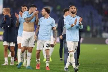 Roma, İtalya 4.11.2024: Lazio oyuncuları İtalya futbol şampiyonası finalindeki zaferi kutladılar Serie A Enilive 2024-2025 karşılaşmasında SS Lazio, Cagliari Calcio 'ya karşı 4 Kasım 2024' te Roma 'da Stadio Olimpico' da oynanan karşılaşmada.