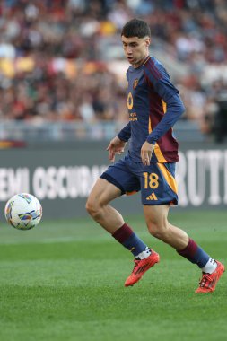 Roma, İtalya 10.11.2024: İtalya futbol şampiyonası sırasında Matias Soule of Roman Serie A Enilive 2024-2025 maçında AS Roman vs Bologna FC 1909 Roma 'daki Stadio Olimpico' da.
